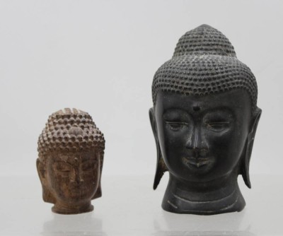 Auktion 374<br>2x Buddha-Büsten, 1x Bronze gefüllt und Holz, ca. H-13cm u. 7cm [1]