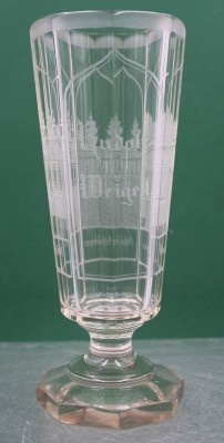 Auktion 374<br>sogen. Kurglas, um 1900, beschliffen, Namensgravur, ca. H-19cm [1]