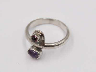 Auktion 374<br>925er Silber-Ring mit 2 lila Steinen, 3,6gr., RG 55 [1]