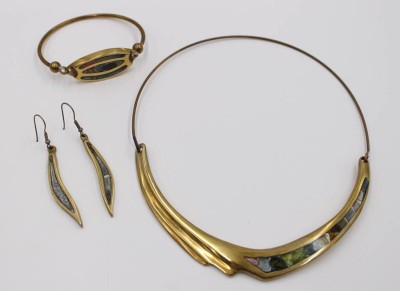 Auktion 374<br>Modeschmuck-Set, wohl 70/80er Jahre, Halsreif, Armreif und Ohrhänger, ca. Halsreif D-12cm [1]