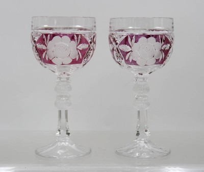 Auktion 374<br>2x Weingläser, floraler Schliff, ca. H-17,7cm [1]