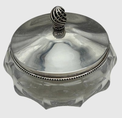 Auktion 374<br>gr. Kristall-Schale mit Silber-925- Deckel (133 gr.) [1]