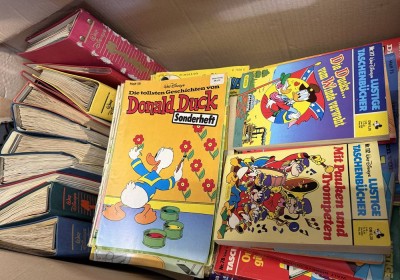 Auktion 374<br>5 volle, schwere Umzugs- Kartons mit Micky Maus Comic, Taschenbücher, Hefte grossteils nach Jahren sortiert in orig. Ordnern, viele hundert Teile, wohl ab 1960/70? nicht überprüft, wohl auch einige Fix&Foxi etc [1]