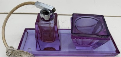 Auktion 374<br>3 tg. Toilettenset, lila getönt, Tablett, Deckeldose und Sprayer, um 1930/40, div. kl. Chips [1]