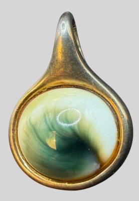 Auktion 374<br>Silber-Anhänger-835- Shiva Auge Muschel Cabochon: Operculum, 3x2 cm, 4,59 gr., Vergoldung berieben [1]