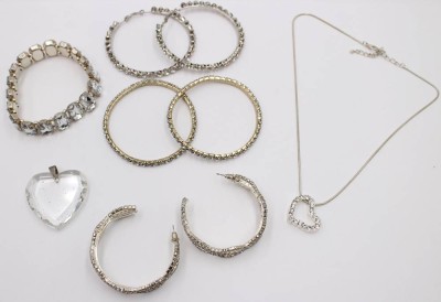 Auktion 374<br>kl. Konvolut Modeschmuck, meist Ohrschmuck, klare Steine [1]