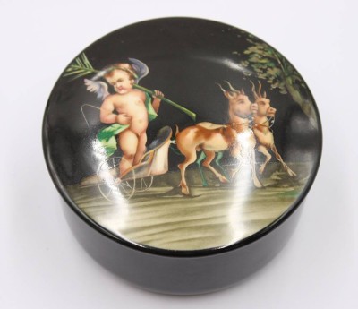 Auktion 374<br>Deckeldose der Serie „Pompei“ von Villeroy & Boch, ca. H-5,3cm D-10,3cm [1]