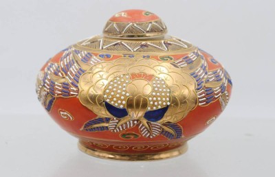 Auktion 374<br>Satsuma-Duftdose o.ä., Japan, gemarkt, ca. H-10cm [1]
