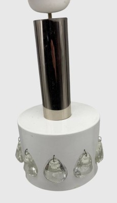 Auktion 374<br>Vintage Lampe, Kunststoff/Chrom mit grossen Glasprismen, H-27 cm [1]