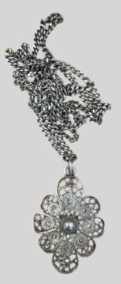 Auktion 374<br>Silber-835- Kette mit Filigran Blütenanhänger, L-48 cm, 5,75 gr [1]