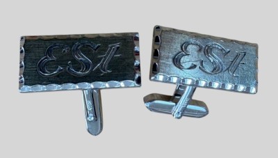 Auktion 374<br>Paar massive Silber-800- Manchettenknöpfe mit Monogramm 