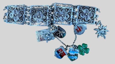 Auktion 374<br>Silber Filigran Armband mit kl. Anhängern, tw. emaill. Wappen, auch alle Silber, L-ca. 19 cm, 31,74 gr [1]