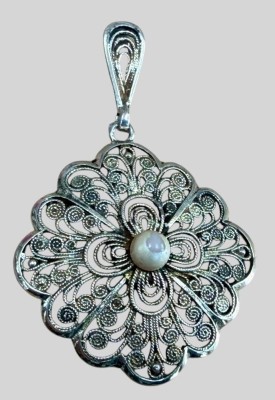 Auktion 374<br>Filigraner Silber-835- Anhänger mit Perle, D-3 cm, 2,5 gr [1]