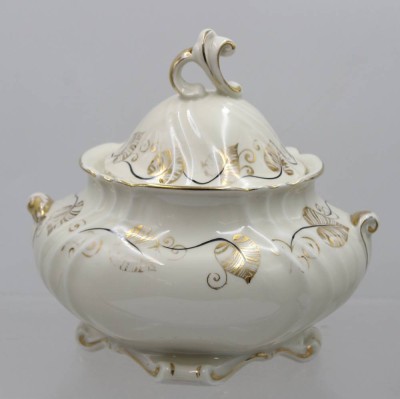 Auktion 374<br>gr. Bonboniere, Mitterteich,  Goldekor berieben, ca. H-19cm [1]