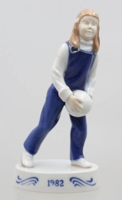 Auktion 374<br>limit. Jahresfigur, Bing & Gröndahl, 1982, Entw. Søren Brunse, ca. H-22cm [1]
