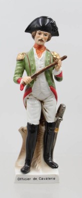 Auktion 374<br>Figur,  französischer Kavallerieoffizier, ungemarkt, bemalt, ca. H-21,5cm [1]