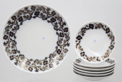 Auktion 374<br>7tlg. Konfektset, Krautheim, 70er Jahre, 1x kl. Teller mit Chip, ca. D-18cm u. 10,5cm [1]