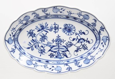 Auktion 374<br>ovale Platte, Stadt Meissen, Zwiebelmuster, 35,5 x 23,5cm [1]