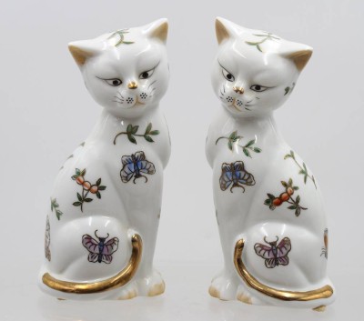 Auktion 374<br>Oaar Katzenfiguren, gemarkt, im japanischen Kutani-Stil, ca. H-18cm [1]