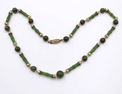Auktion 374<br>Vintage-Halskette aus spinatgrünem Nephrit-Jade, bambusförmige Steine, vergoldete Silber-Monturen, ca. L-44cm [1]