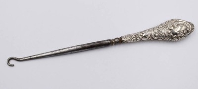Auktion 374<br>Miederhaken, Silbergriff, 19. Jhd., ca. L-16,5cm [1]