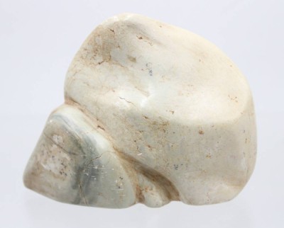 Auktion 374<br>Specksteinfigur, am Boden gemarkt, H-10cm B-13cm [1]