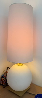 Auktion 374<br>gr. Tischlampe, Opalglas & Messing , Holtkötter, H-ca. 75 cm, zweifach schaltbar und gut erhalten [1]