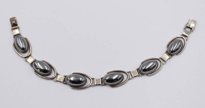 Auktion 374<br>Vintage-Gliederarmband aus Silber 925 mit oval geschliffenen Hämatit-Cabochons. [1]