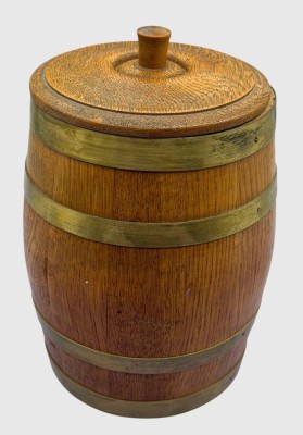 Auktion 374<br>Holz Deckeldose in Faßform mit Messingdauben, H-21 cm, D-15 cm [1]