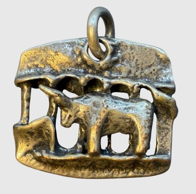 Auktion 374<br>massiver Silber-Anhänger-835-, Stier vor Tempel, 3x2,5 cm, 13,88 gr [1]
