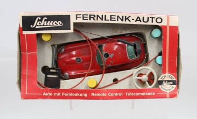 Auktion 374<br>Schuco Fernlenk-Auto in orig,. Karton, Funktion nicht geprüft, Alter-u. Gebrauchsspuren, wohl nicht kompl., Bei Auto fehlt ein Reifen [1]