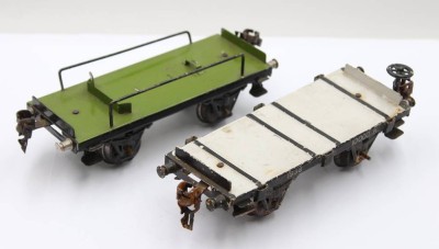 Auktion 374<br>2x alte Güterwaggons, Märklin, Spur 0 [1]