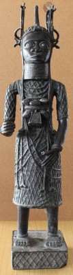 Auktion 374<br>Oba Krieger, Bronze, Königreich Benin (Nigeria), älter, ca. H-92cm ca. 20 Kg [1]