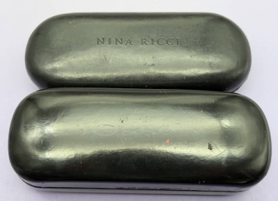 Auktion 374<br>2x Brillenetuis, 1x Nina Ricci, 1x nicht mehr lesbar (C..) [1]