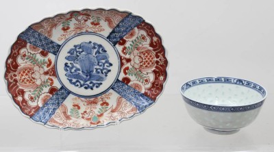 Auktion 374<br>Imari-Porzellanteller sowie eine Reisschale, Platte ca. 22 x 16cm [1]
