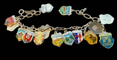 Auktion 374<br>Silber-Armband mit 15 Silber-Anhängern, emaill. Städtewappen, 17,92 gr. [1]