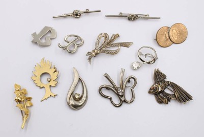 Auktion 374<br>12x div. Modeschmuck-Broschen [1]