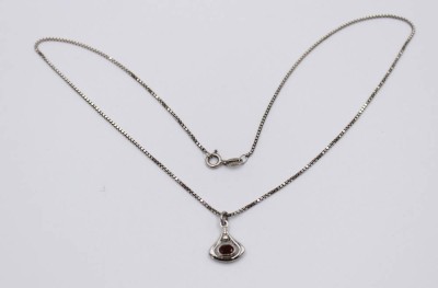 Auktion 374<br>kl. Granatanhänger an Halskette, je 800er Silber, 4,7gr., Kette L-44cm Anh. L-1,5cm [1]
