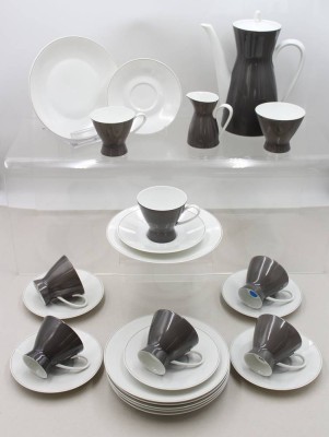 Auktion 374<br>Kaffeeservice, Rosenthal, Form 2000 „Secunda Grau“, Entwurf Richard Latham, für 7 Personen, Milchkännchen bestossen, Kanne H-20cm Tassen H-7cm [1]
