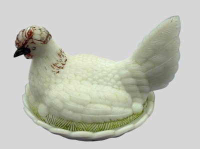 Auktion 374<br>Antike Milchglas- Deckeldose Huhn, sog. Butterhuhn um 1900, Rest-Bemalung, H12 cm, L-16 cm [1]