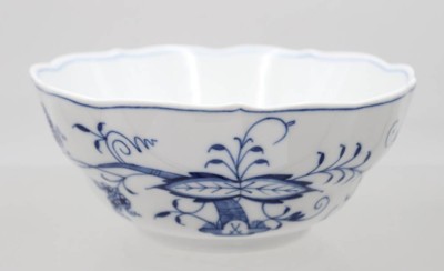 Auktion 375<br>Schale, Meissen, Schwertermarke, Zwiebelmuster, 3 Schleifstriche, ca. H-7cm D-16cm [1]