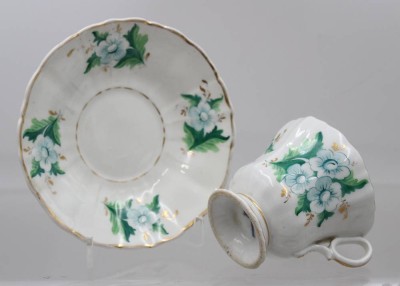 Auktion 375<br>Tasse mit U.T., KPM Krister um 1850, florale Bemalung, ca. H-7,8cm [1]