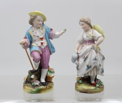 Auktion 375<br>2x sogen. Gärtnerkinder, älter, ungemarkt, Knabe geklebt und bestossen, Mädchen bestossen, ca. H-15,5cm [1]
