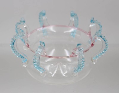 Auktion 375<br>Kunstglasschale, Fadenauflagen, wohl Italien?, ca. H-9cm D-12cm [1]