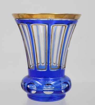 Auktion 375<br>Fußbecher mit kobaltblauem Überfang und Goldverzierung, ca. H-12cm [1]