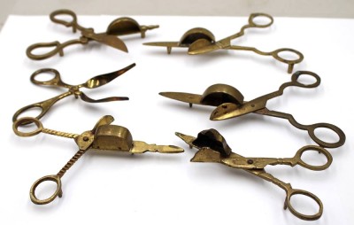 Auktion 375<br>6x div. zum Teil antike Dochtscheren, Messing, ca. L-16cm [1]