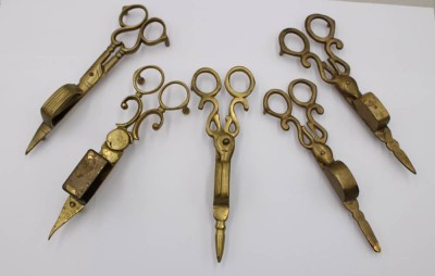 Auktion 375<br>5x div. zum Teil antike Dochtscheren, Messing, ca. L-16cm [1]
