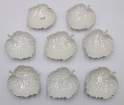 Auktion 375<br>8x kl. Blattschälchen, KPM Berlin, Weißporzellan, 1x beschädigt, ca. L-8cm [1]