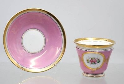 Auktion 375<br>Tasse mit U.T., 19. Jhd., Carl Tielsch, ca. H-7,5cm [1]