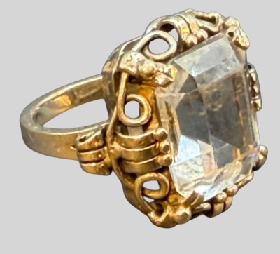 Auktion 375<br>Silberring-835- mit klaren Stein, facettiert, RG 51, 6,63 gr. [1]